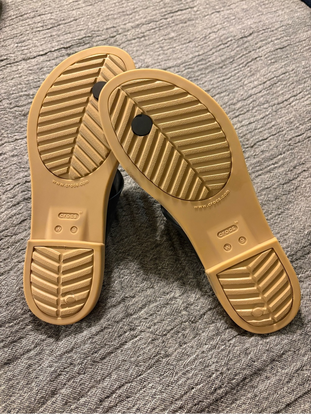 Crocs Tulum Flip Flop Sandals Black Tan Women's Size 9 - Picture 2 of 4